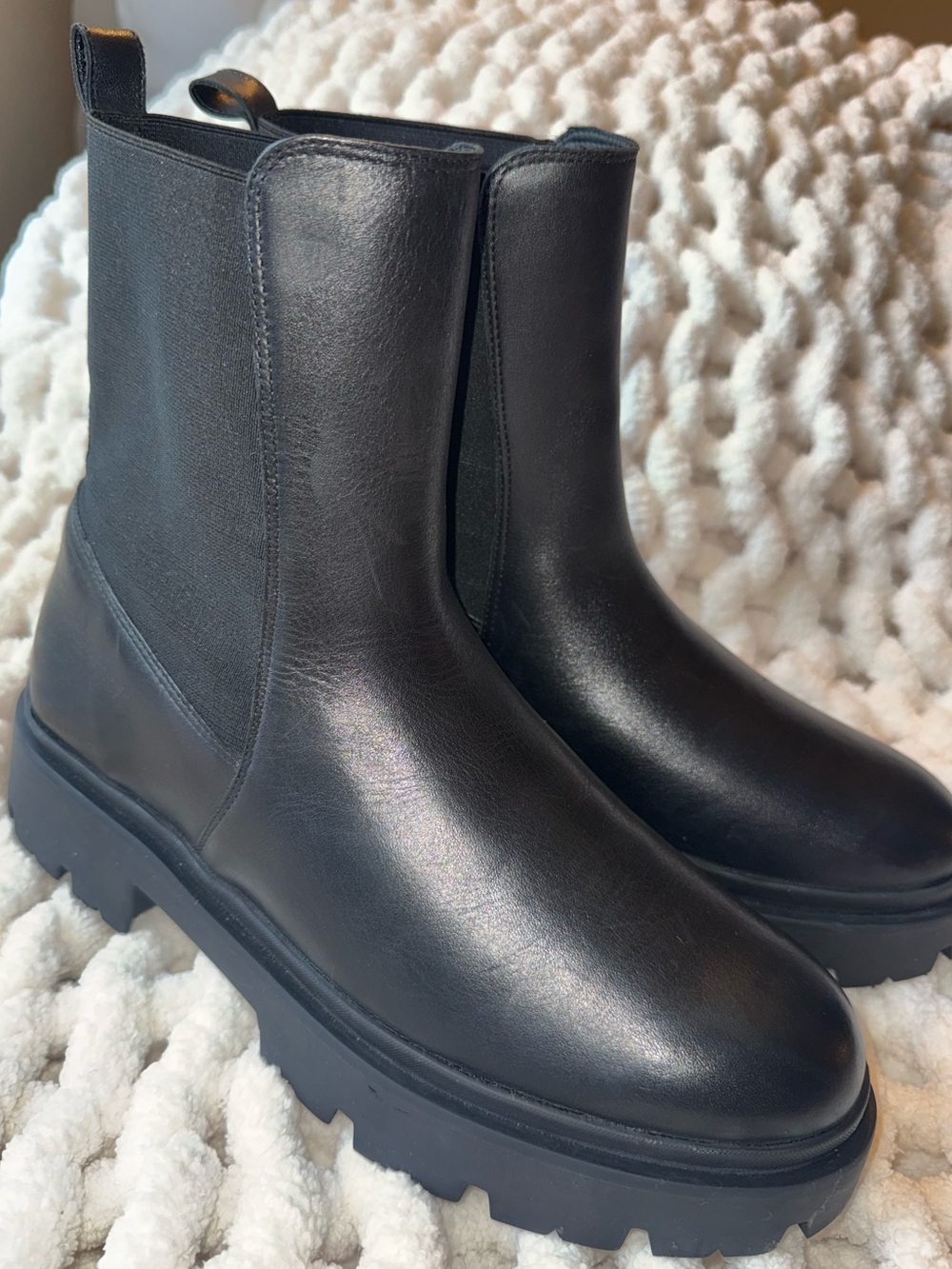 SCHUTZ Billie, Black Leather Chelsea Boots. Slip-On, Lug Sole, Women’s US 9